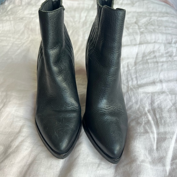 Marc Fisher Alva Pointy Toed Bootie Heels- Black Leather- W 7.5 - Picture 4 of 6